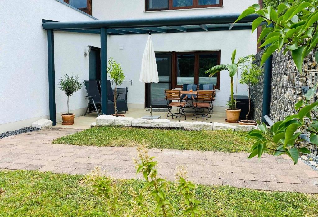 Helle Ferienwohnung in Oberfellendorf mit Terrasse, Grill und Garten photo 2