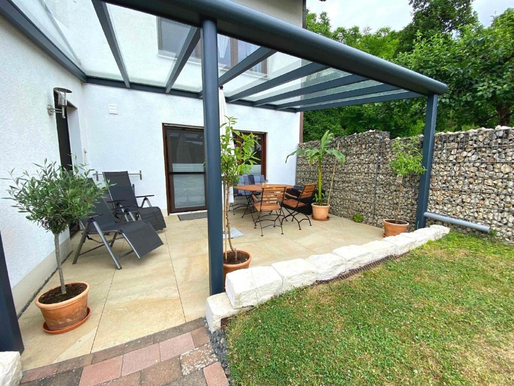 Helle Ferienwohnung in Oberfellendorf mit Terrasse, Grill und Garten photo 3