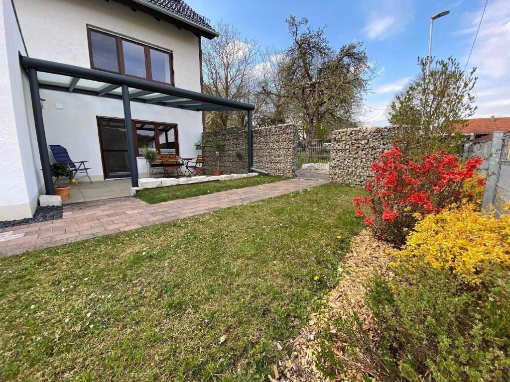 Helle Ferienwohnung in Oberfellendorf mit Terrasse, Grill und Garten photo 4