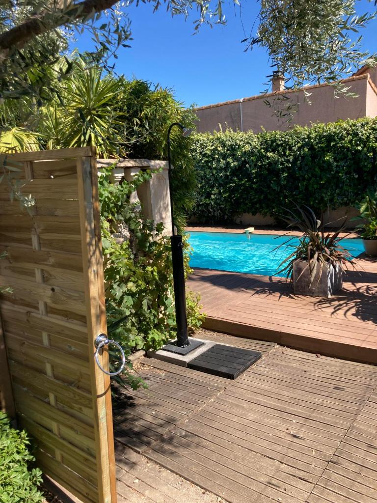 villa climatisée avec piscine privée bien placée. photo 3