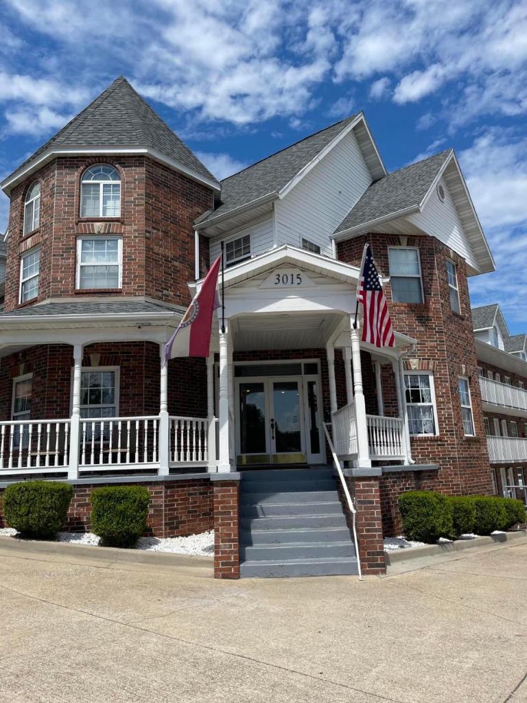 Carriage House Inn photo 1