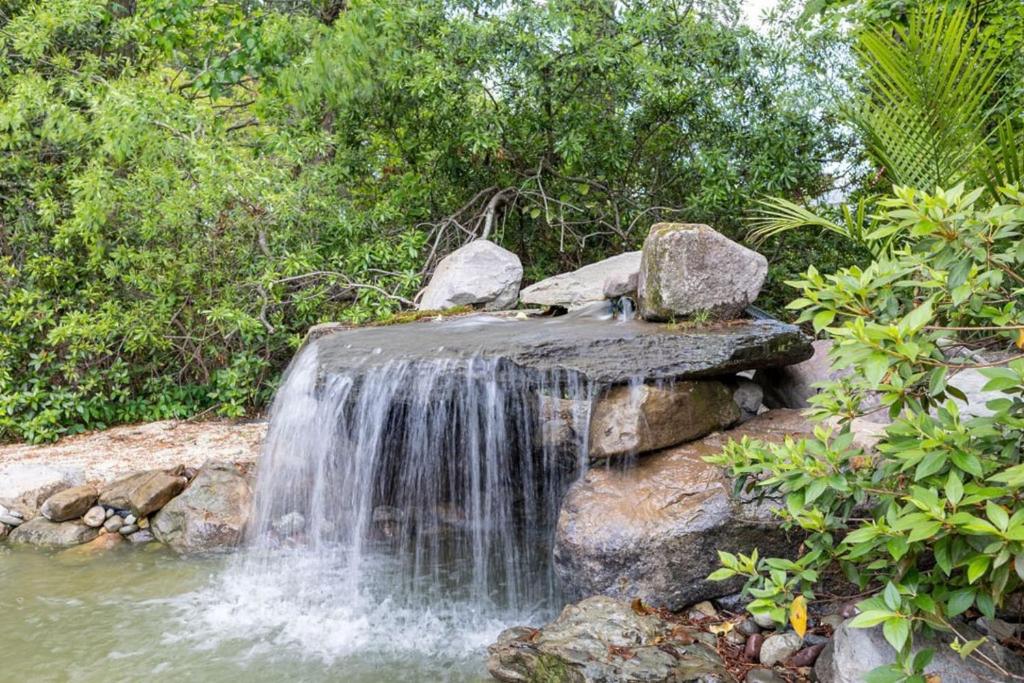 Grotto Waterfall Bethel Oasis 5 bedroom House with 2 masters photo 1