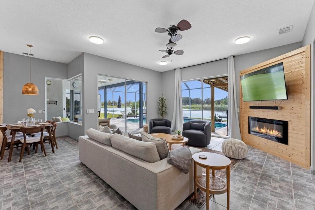 Golf Oasis-Game Room-Pool-Disney South Face Pool