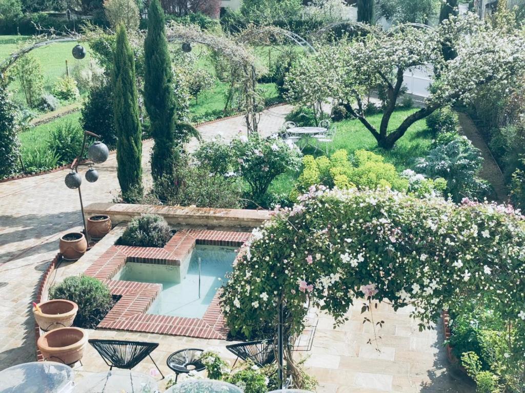 Orpheus Lodge photo 1