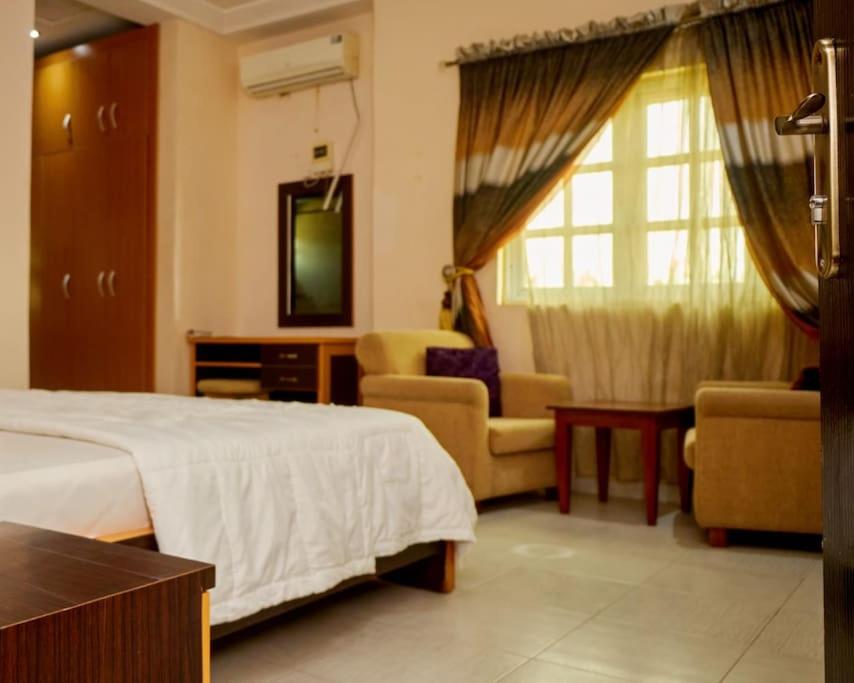 Cozy 2 bedroom serviced Apartment photo 1