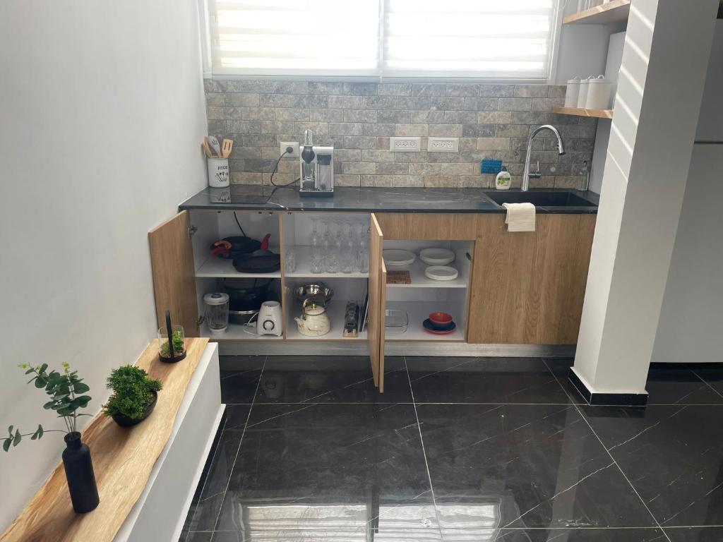 רגע מהים, מתל-אביב ומהרכבת הקלה photo 1