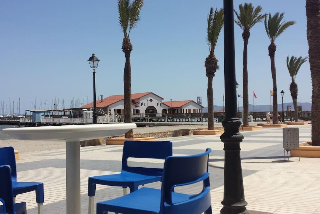 Modern two bedroom apartment, 10 mins from beach photo 1