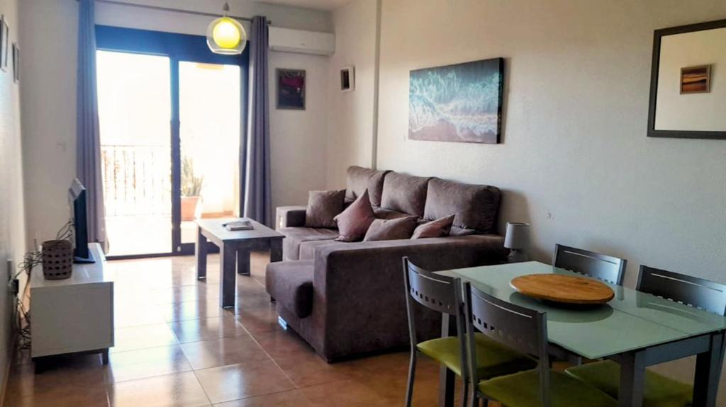 Modern two bedroom apartment, 10 mins from beach photo 2
