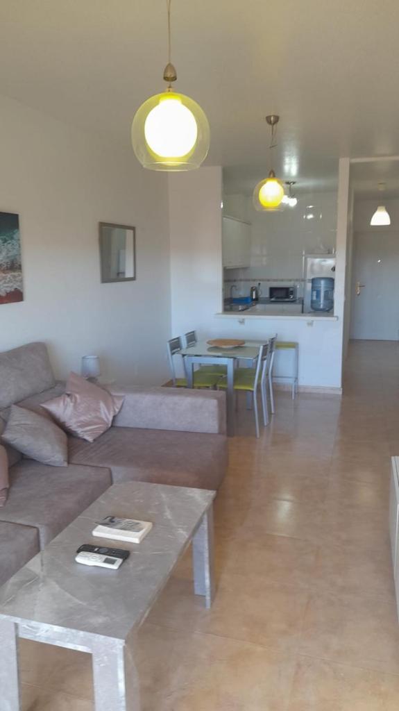 Modern two bedroom apartment, 10 mins from beach photo 3
