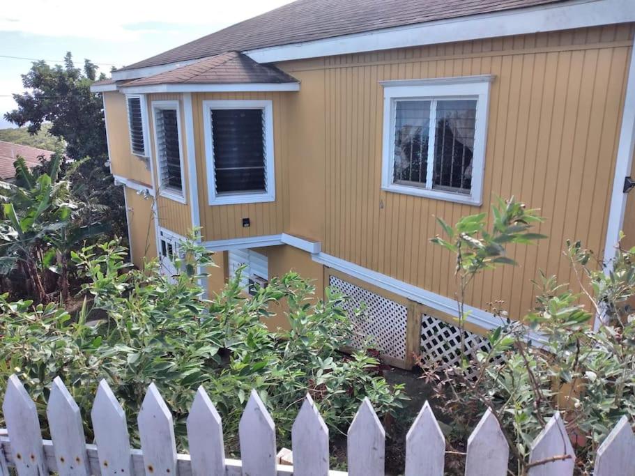 2BR 1BA, Modern Apartment, w/Aircon and Pool House Access photo 2