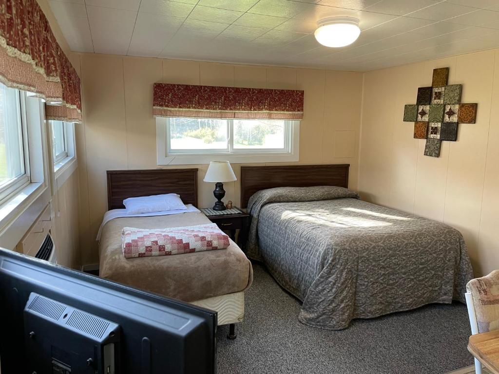 Idle A While Motel and Cabins photo 2