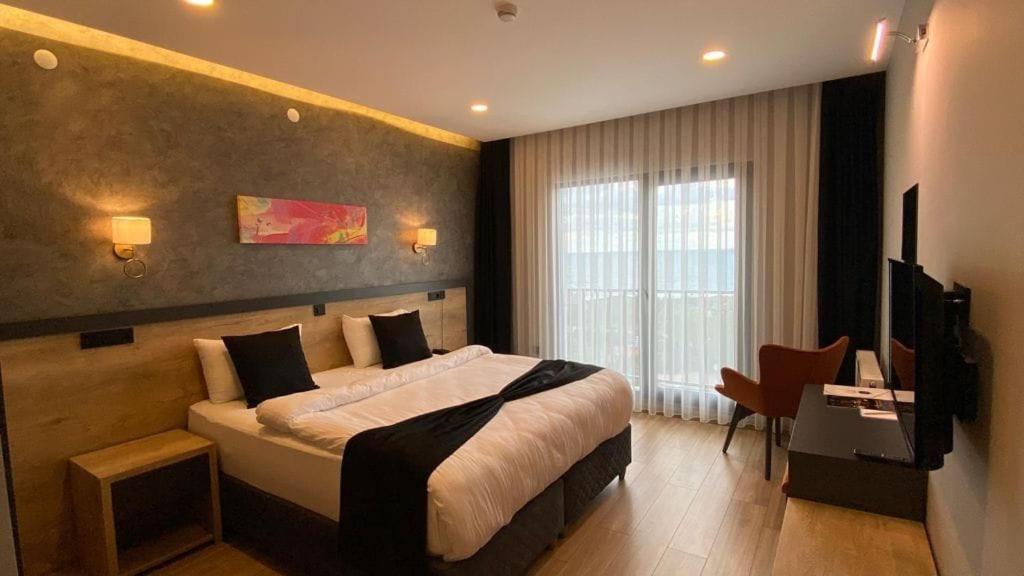 YASON BLUE SUIT OTEL photo 3