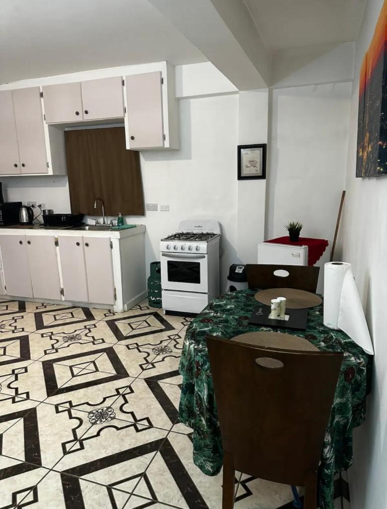 Spacious Home away from Home! 1 Bedroom photo 4