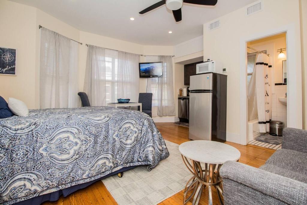Renovated, Sunny, Spacious Studio In Boston photo 1