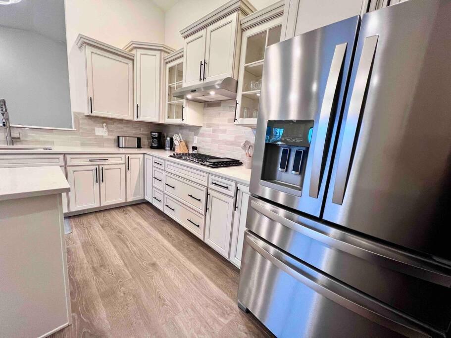 Brand New 5-Bedroom Lake Michigan Home + Hot Tub! photo 4