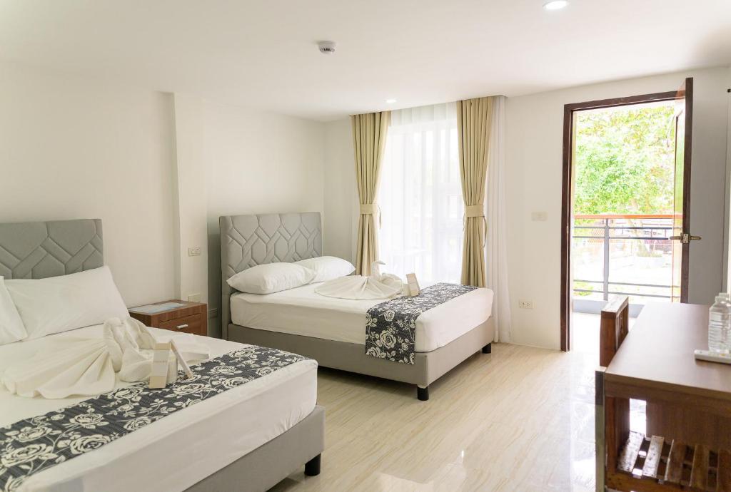 D' Elmer's Resort and Convention Hotel Room Type - Superior King Room