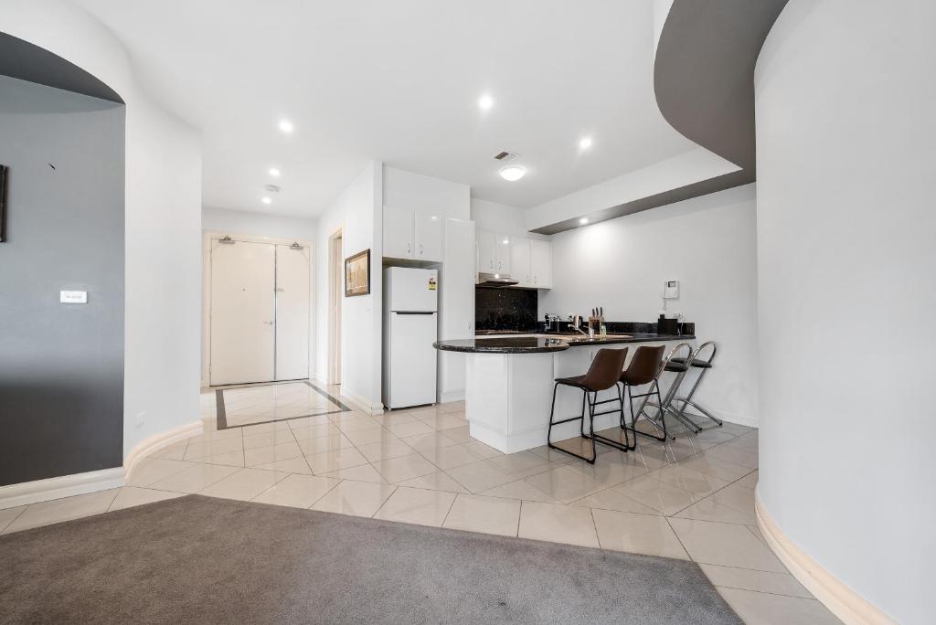East Melbourne 2BR Apartment photo 2