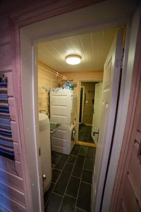 Nyere hytte på vakre Bergehomman, Ljosland photo 2