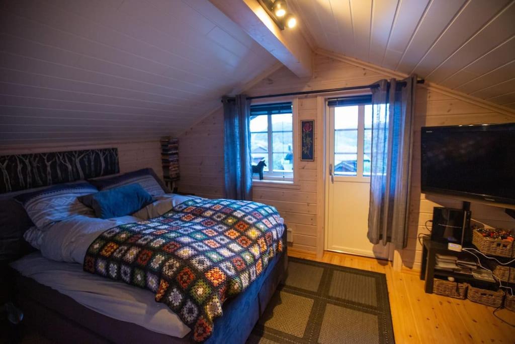 Nyere hytte på vakre Bergehomman, Ljosland photo 3