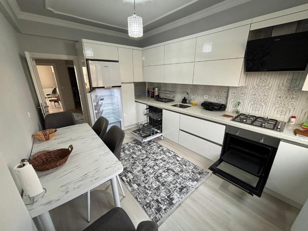 Seafront Apartment with garden by the beach and the sea photo 4