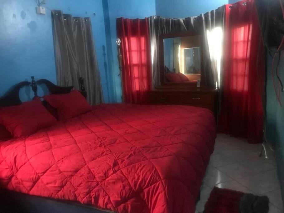 Cozy 2BR/1BA retreat in St.Kitts close to airport photo 1