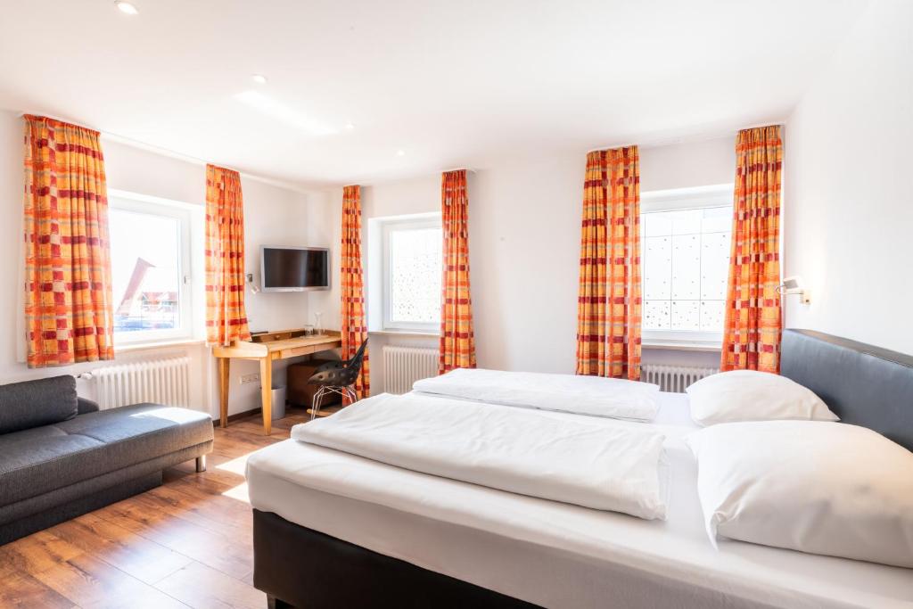 Ott's Hotel Weinwirtschaft & Biergarten Weil am Rhein/Basel Room Type - Double Room with queensize bed