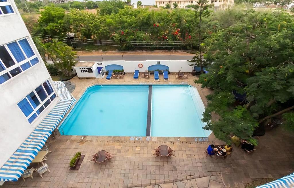 Ocean Blue Retreat-3 minute walk to Nyali Center and 3 minute walk to the Beach