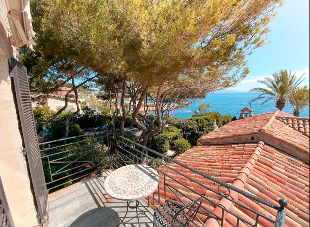 Cap d’Antibes Sea view villa - Tap to explore photos