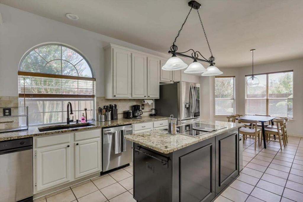 Spacious & Cozy Texas Gem with Private Pool photo 2