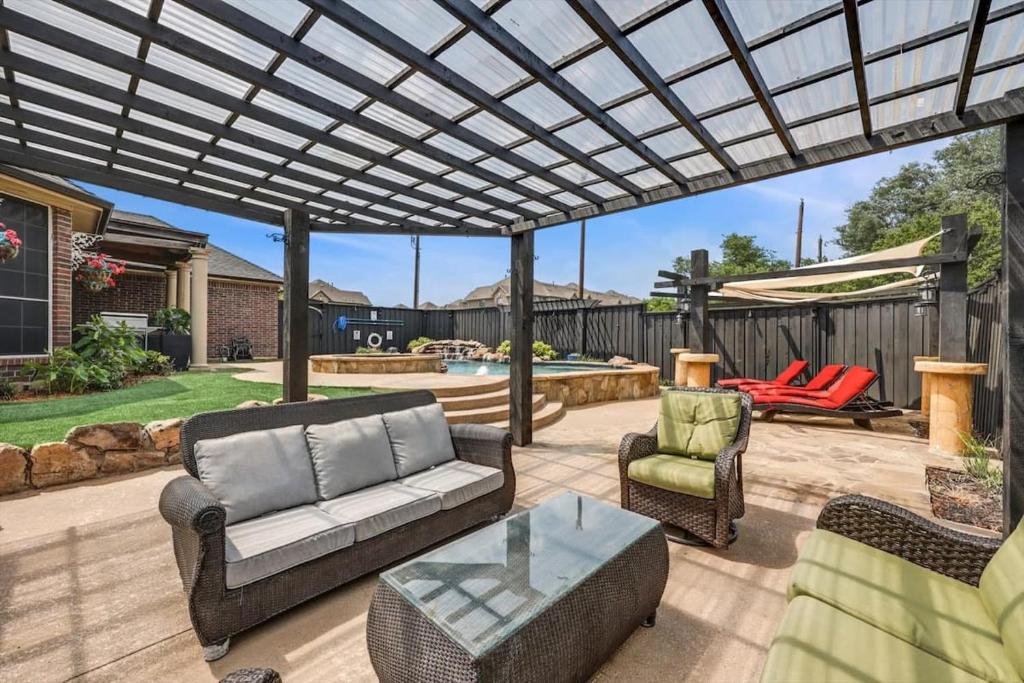 Creekside Charm w Pool Backyard Oasis Patio photo 1