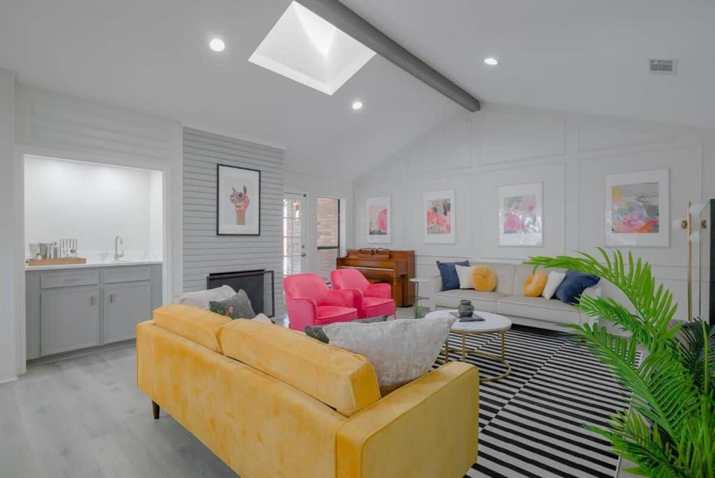 Vibrant Spacious Home w Private Pool and Jacuzzi photo 4