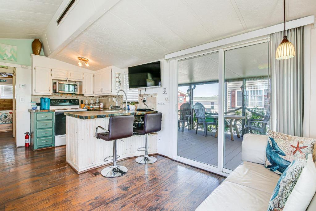 Port Isabel Home with Deck - Near Isla Blanca Beach!