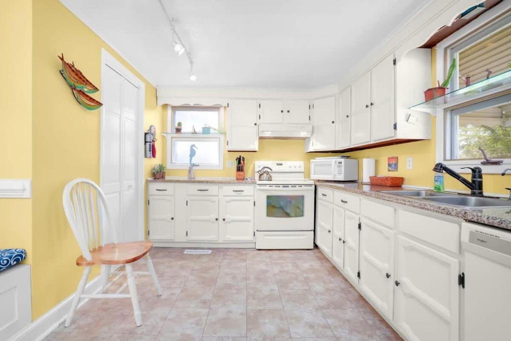 Creekside Cottage with Sunroom, Fire Pit, & WiFi! photo 1