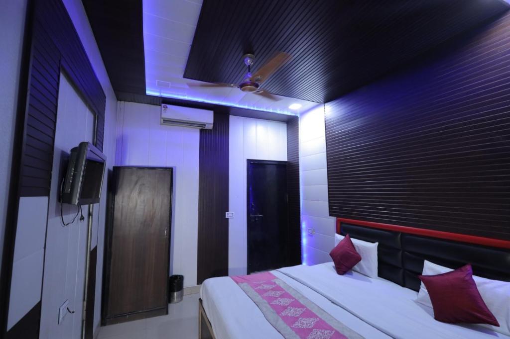 hotel shine ridhee sidhee photo 2