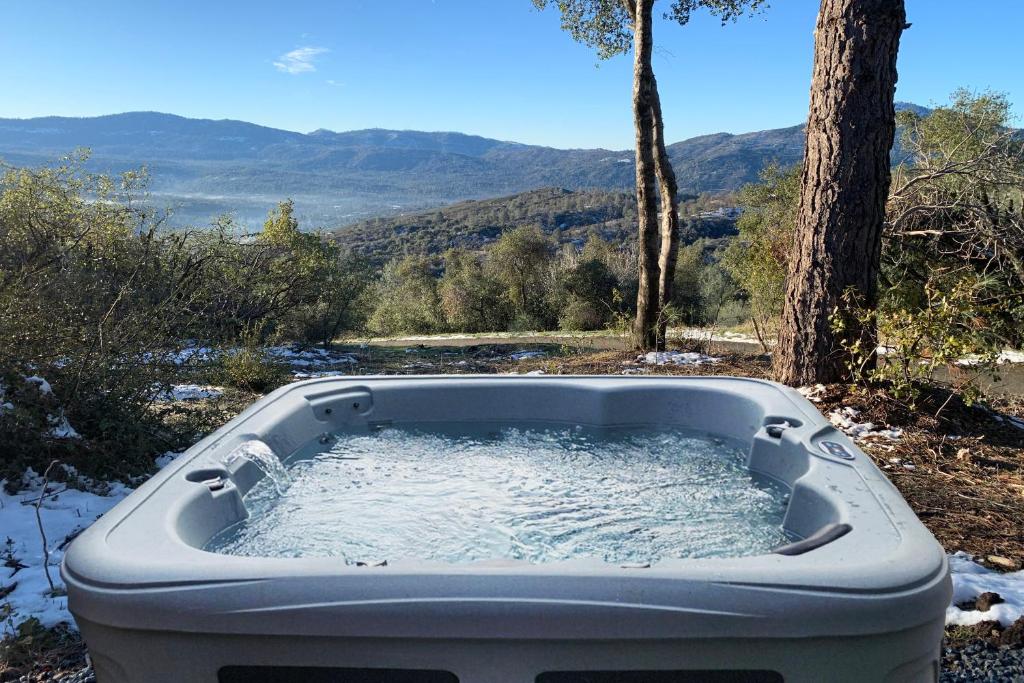 High End A-Frame - Hot Tub - Awesome Views - Yosemite - Electric Vehicle Friendly - Sleeps 10 photo 2