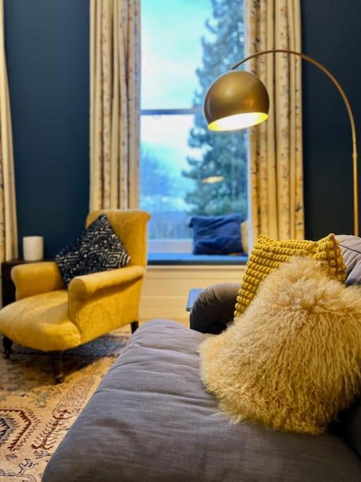Entire Stylish Colourful Two Bed Flat in Clifton - Tap to explore photos
