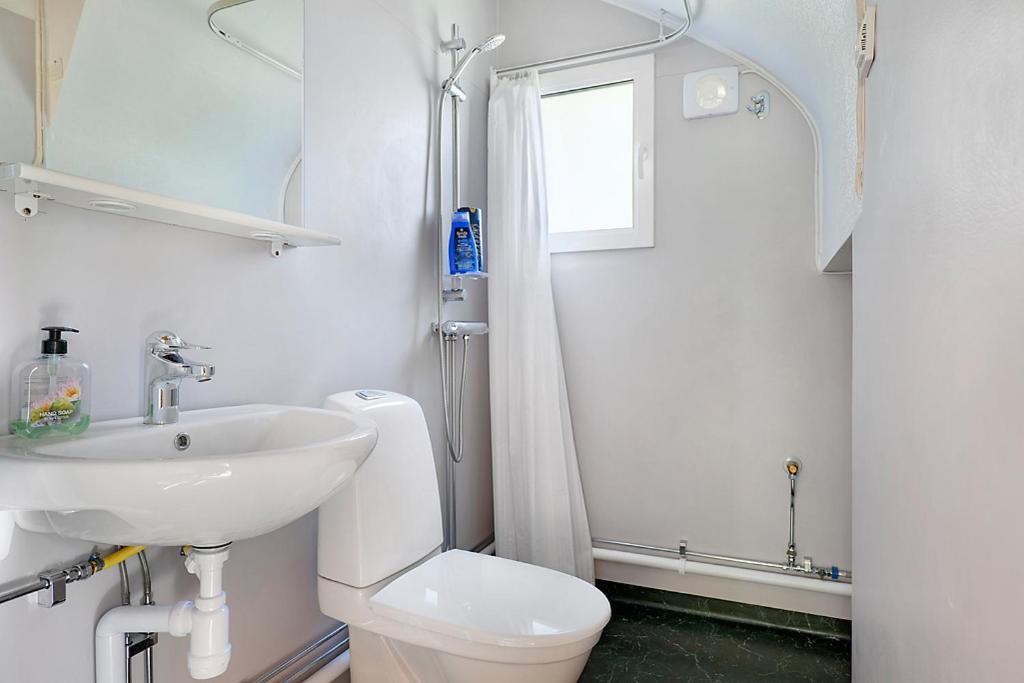 Cosy 4BR lakeview house 6 min to wind farms photo 2