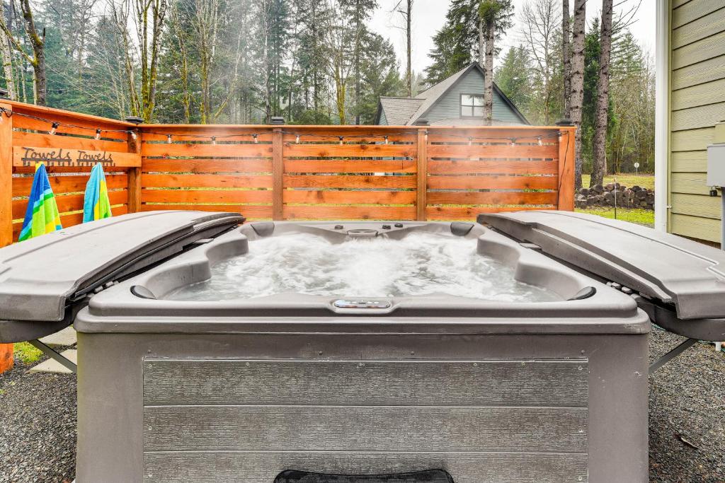 Family-Friendly Packwood Retreat with Deck! photo 1