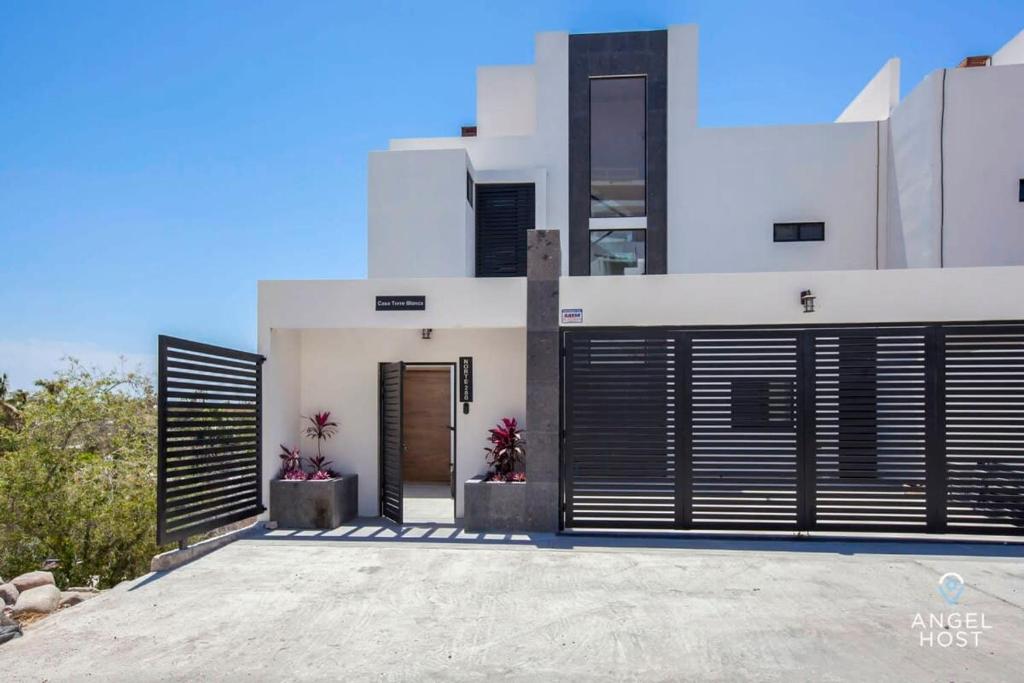 Private Pool Townhome with Rooftop and Malecón 5 min Walk photo 2