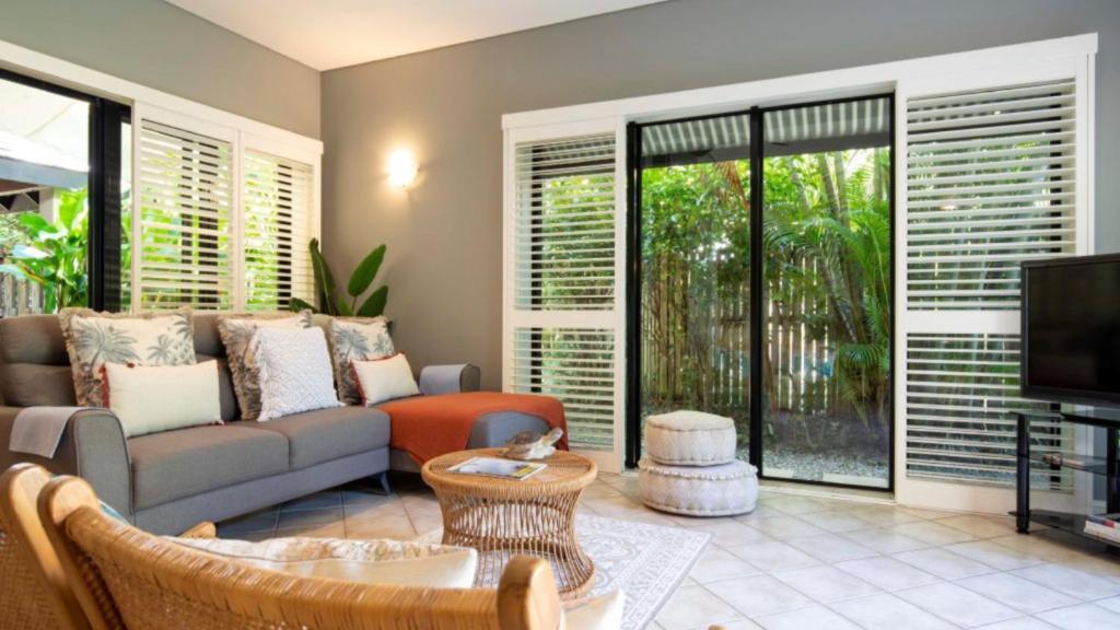 Villa Madison Port Douglas - Tap to explore photos
