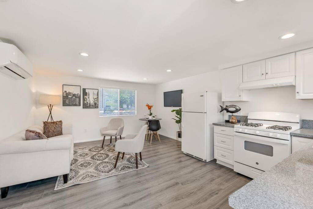 Modern 1-Bedroom Home in a Prime LA Location image