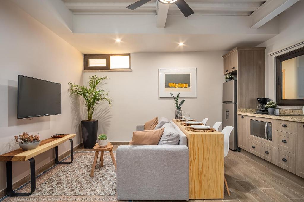 Casa Pandurata, 2BR Modern Condo, Downtown San Miguel photo 4