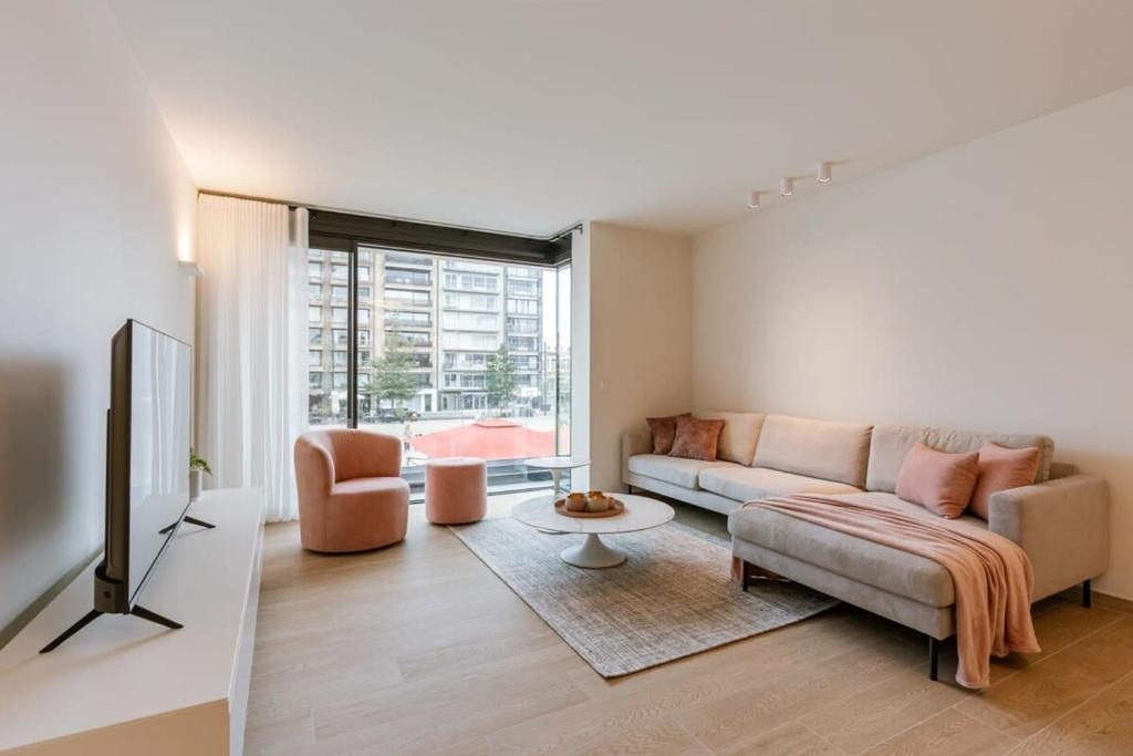 Huswell - Comfortable apartment on the square of De Panne photo 3