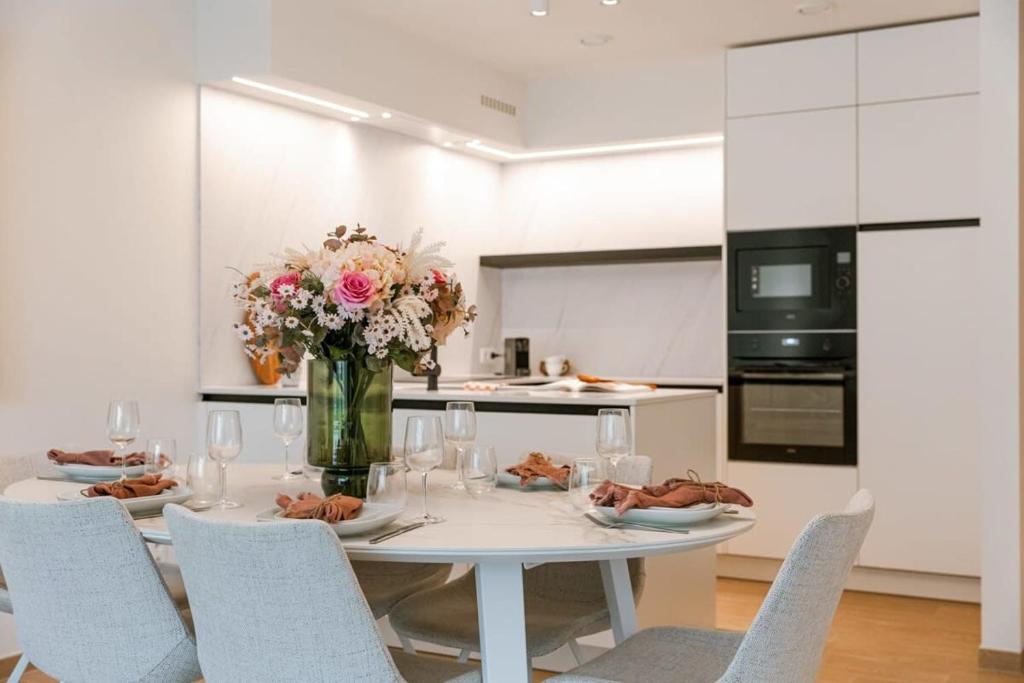 Huswell - Comfortable apartment on the square of De Panne photo 4