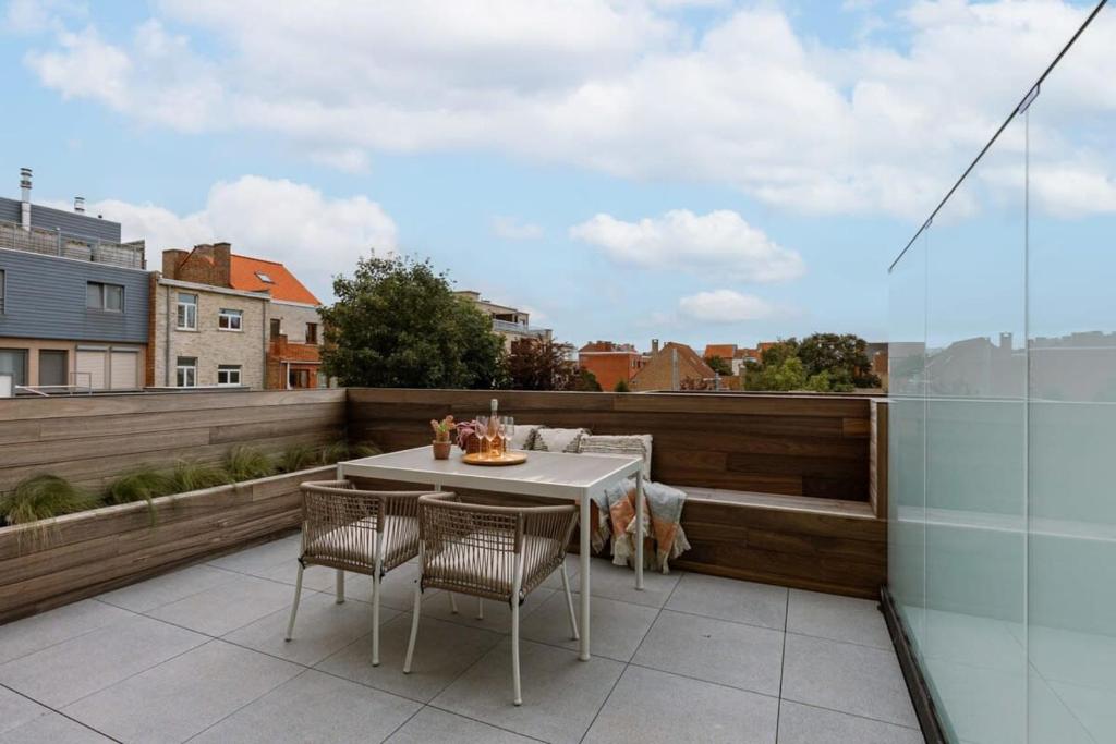 Huswell - Comfortable apartment on the square of De Panne photo 1