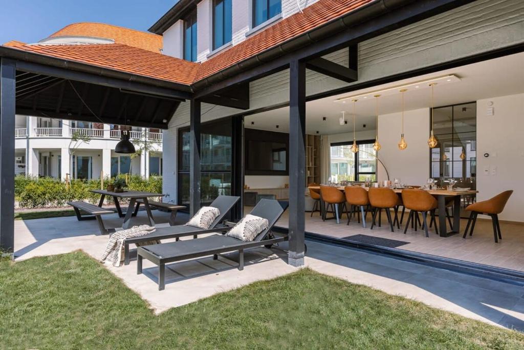 Huswell - Luxurious house with indoor elevator in Knokke photo 1