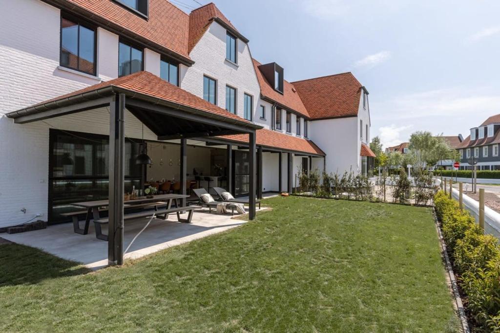 Huswell - Luxurious house with indoor elevator in Knokke photo 2