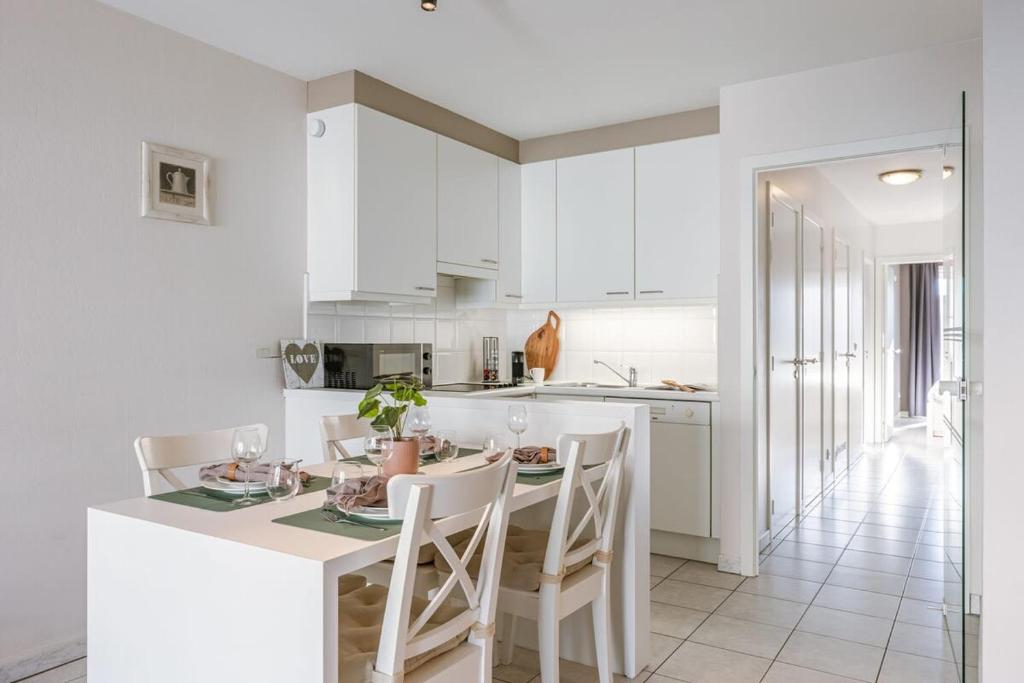 Huswell - Bright apartment with 2 terraces close to beach photo 2