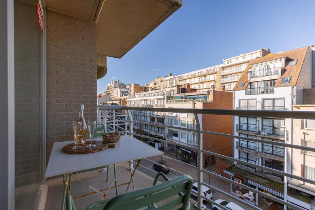 Huswell - Bright apartment with 2 terraces close to beach photo 1
