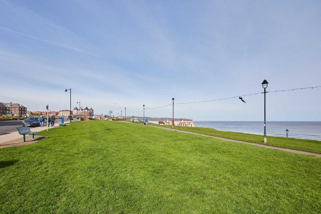Host Stay Seaview Retreat - Tap to explore photos